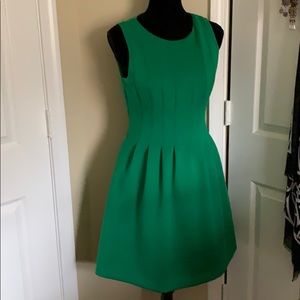 Green Vince Camuto dress with pockets!